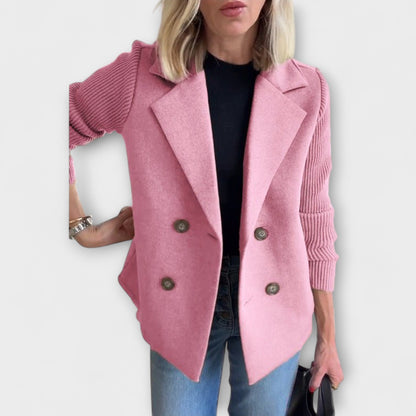Sofía Blazer De Punto Con Mangas Tejidas Y Doble Botonadura