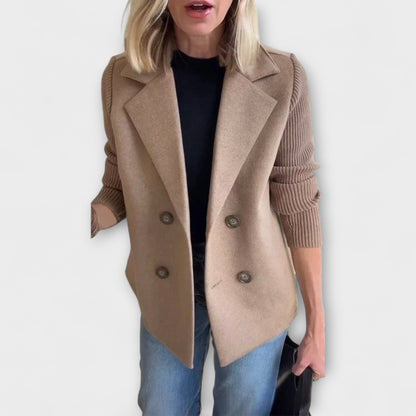Sofía Blazer De Punto Con Mangas Tejidas Y Doble Botonadura